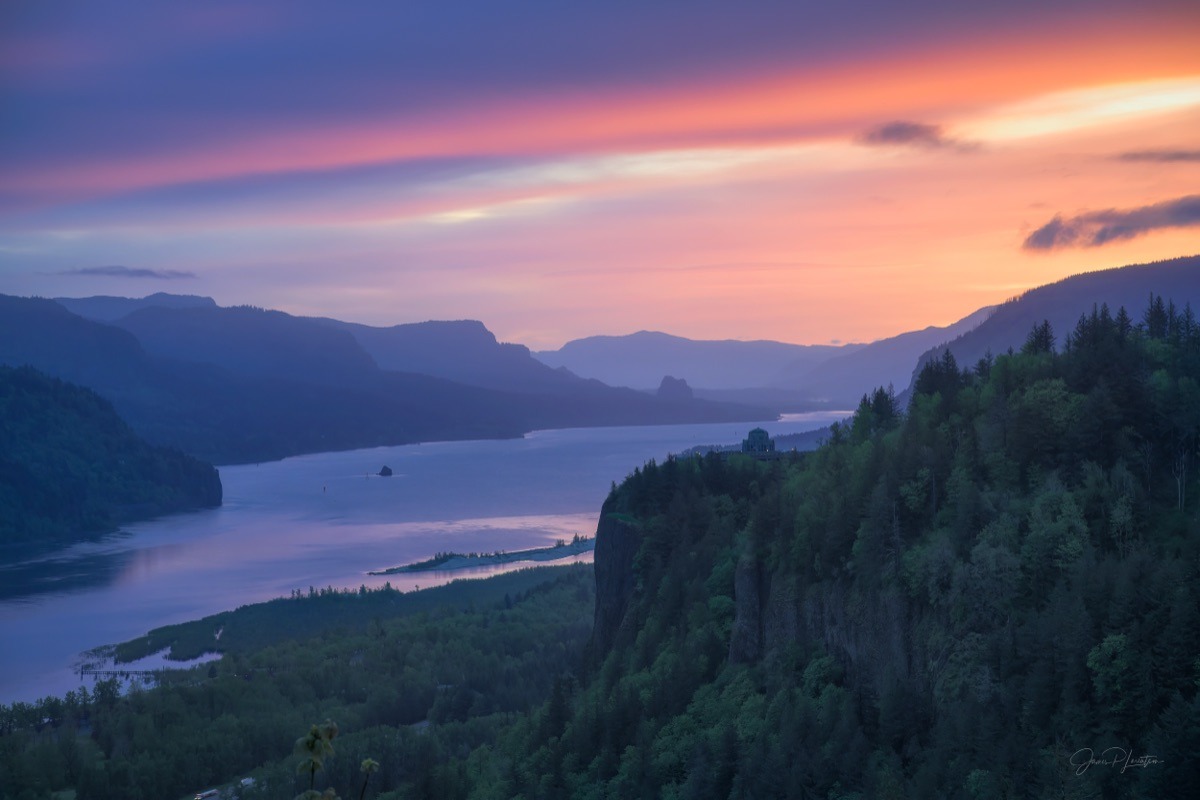 A mountain viewpoint on a clear, fog-free morning in its quiet season